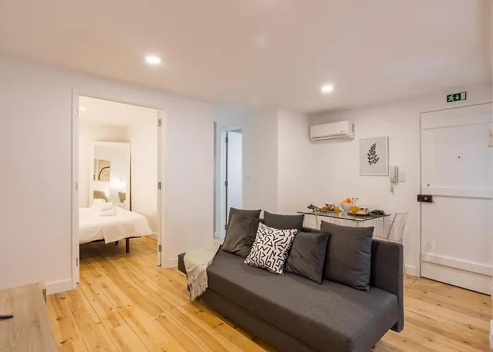 Апартаменты Alfama Chic Penabuquel