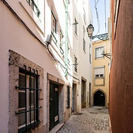 Alfama Chic Penabuquel شقة *